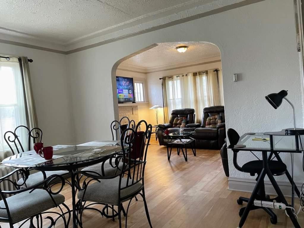 2 Bedroom Apt Near Great Lakes Naval Base And 6 Flags ووكيغان المظهر الخارجي الصورة